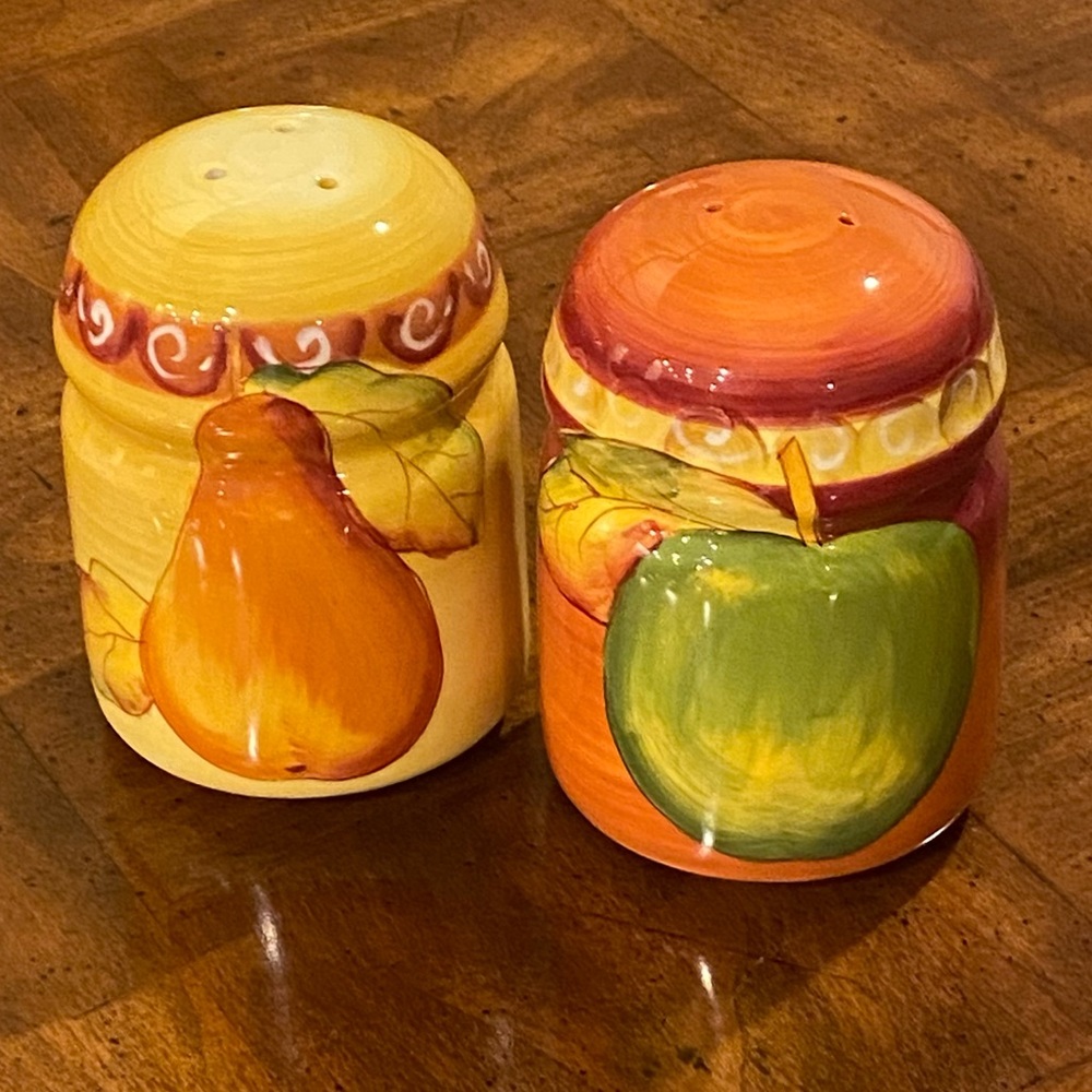 Gates Ware by Laurie Gates LargeFruit Design Salt and Pepper Shakers